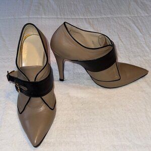 Le Caprice Maria Pumps in Mink & Black | Size 6.5 | Like New